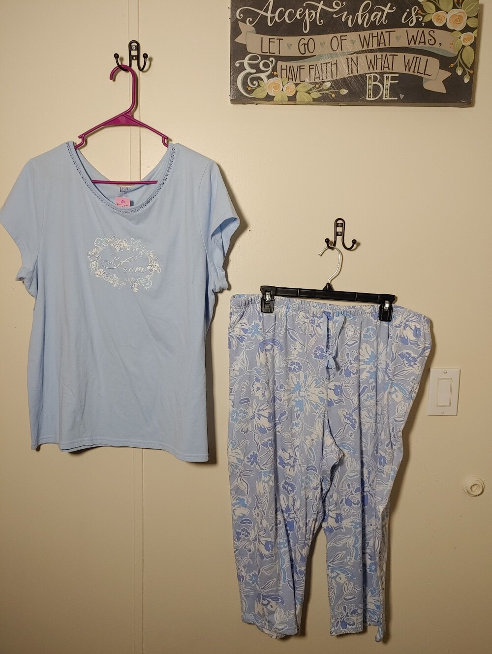 NWOT Croft & Barrow XXL Gorgeous blue Floral Capri Pajama Set